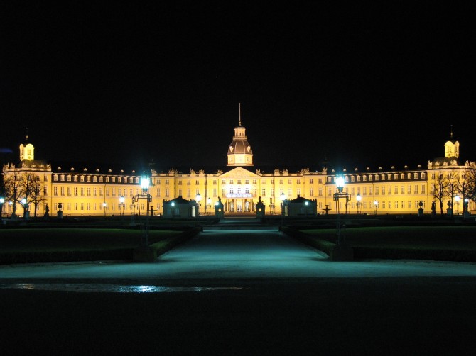 Zamek w Karlsruhe nocą