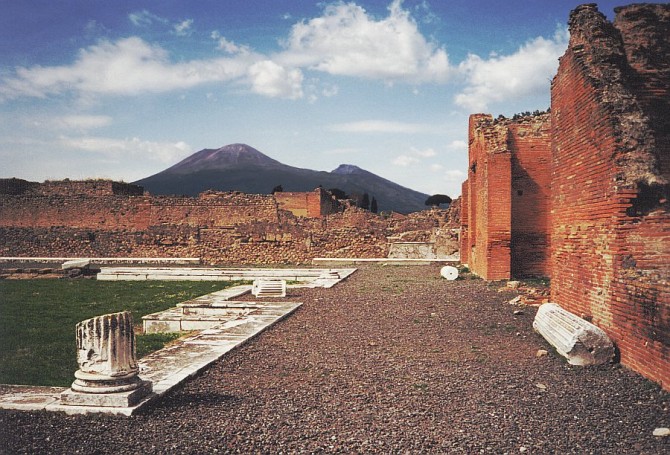 Widok na masyw Wezuwiusza z Pompei