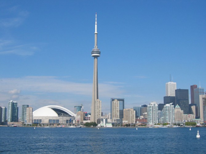 CN Tower w panoramie miasta