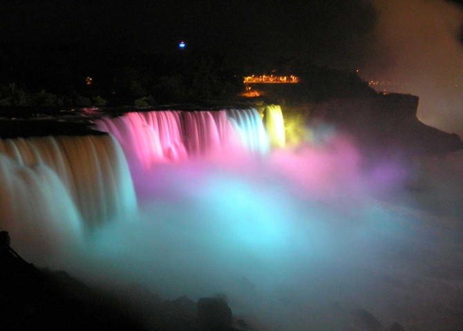 Wodospad Niagara nocą